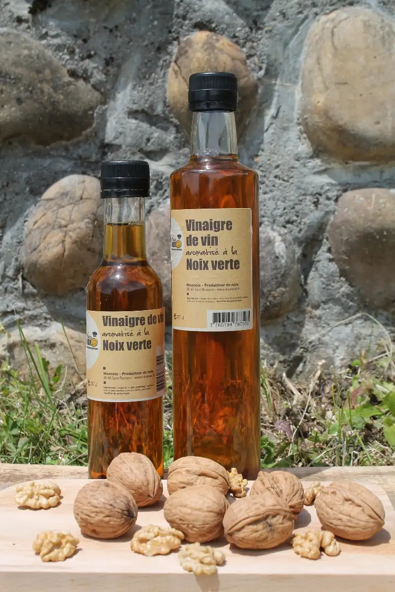 Vinaigre de vin aromatisé à la noix verte 25cl