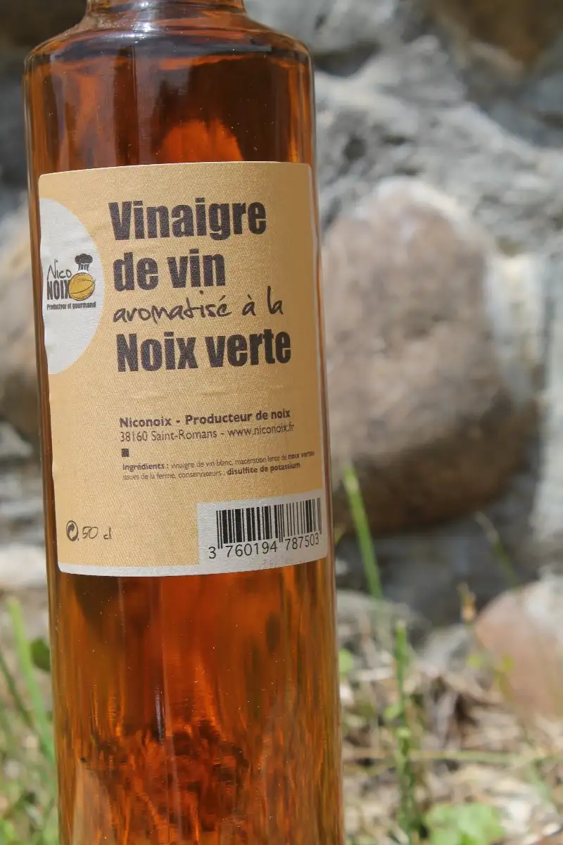 Vinaigre de vin aromatisé à la noix verte 50cl